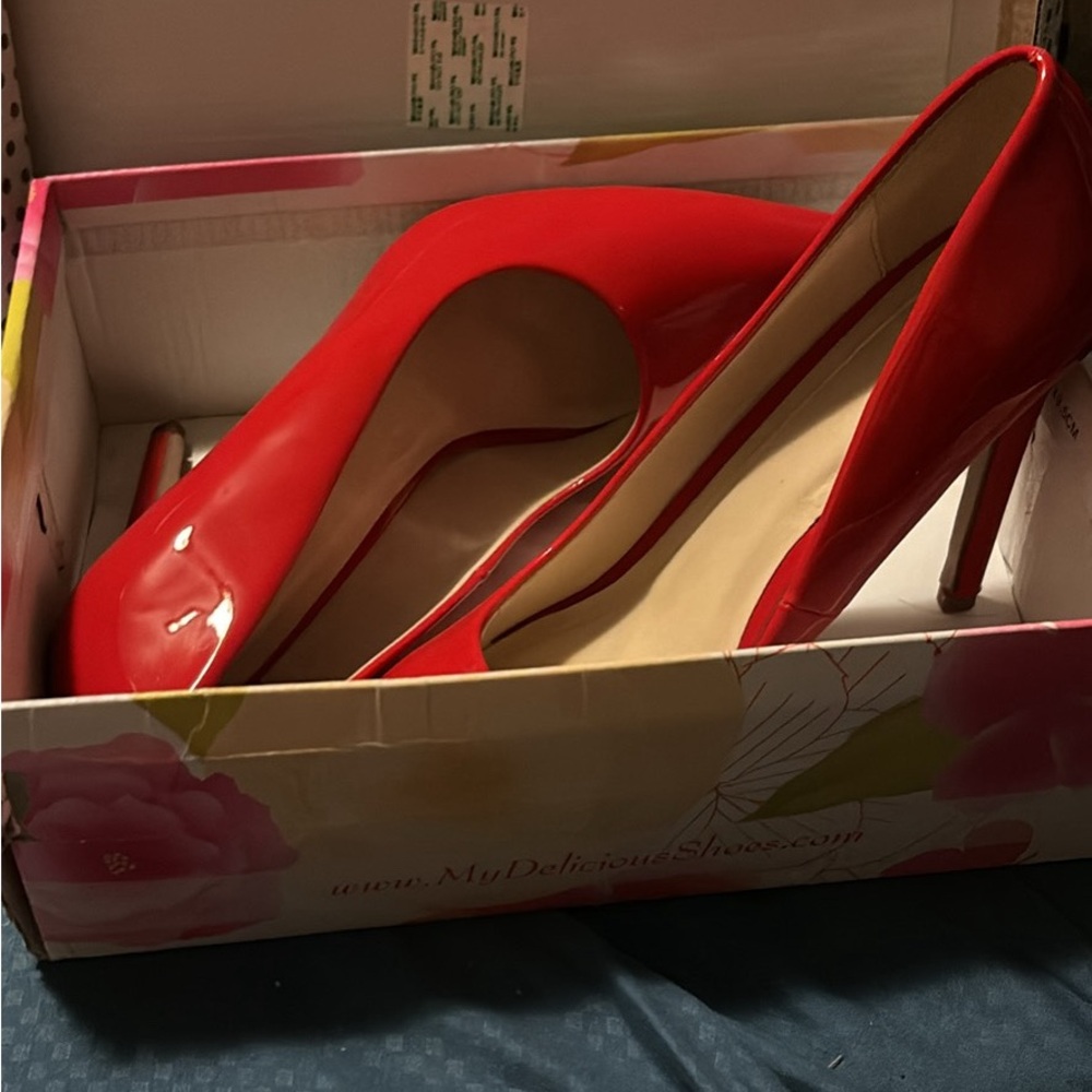 Size 10 Red stilettos